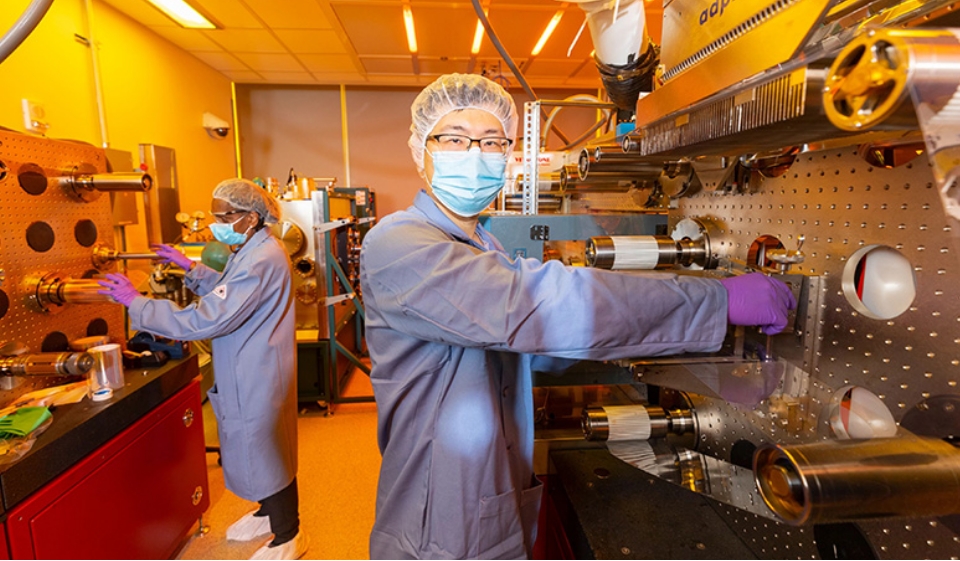 Two scientists working in a laboratory